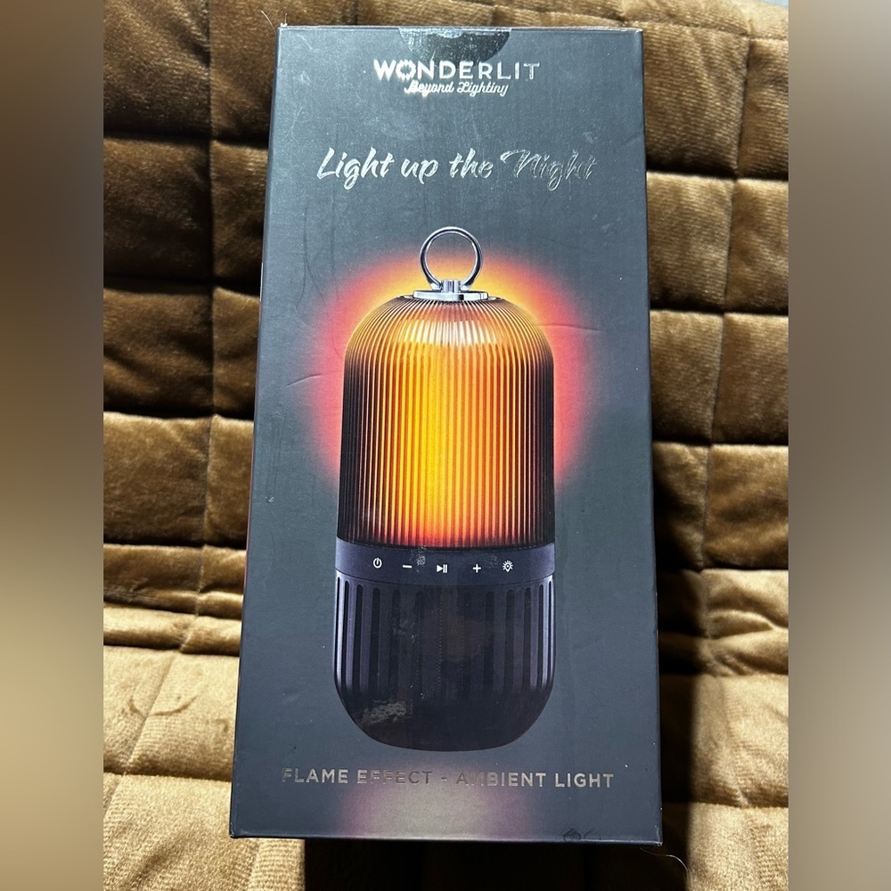 NWT-Wonderlit Emberoglo bluetooth  speaker and flame effect light